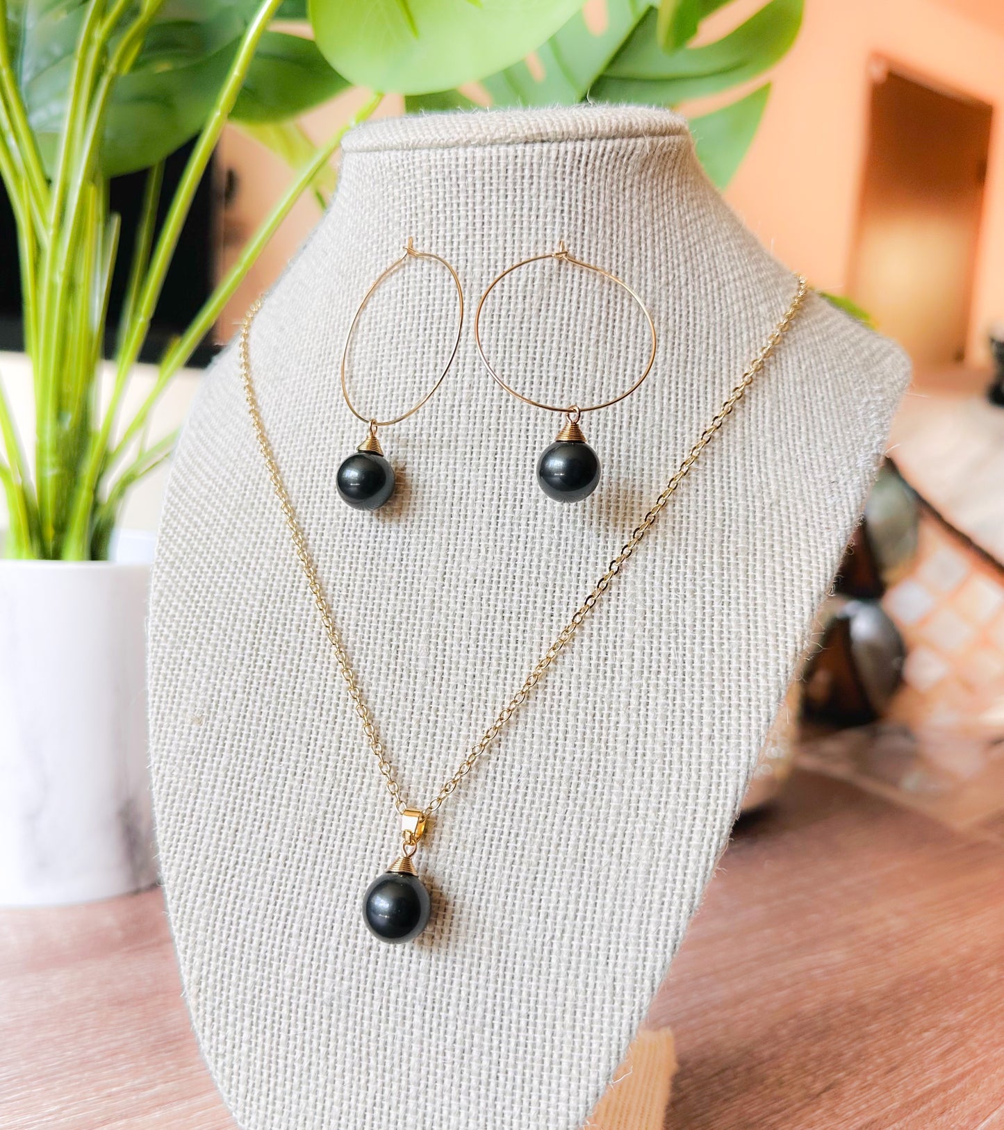 Tiresa Necklace Set