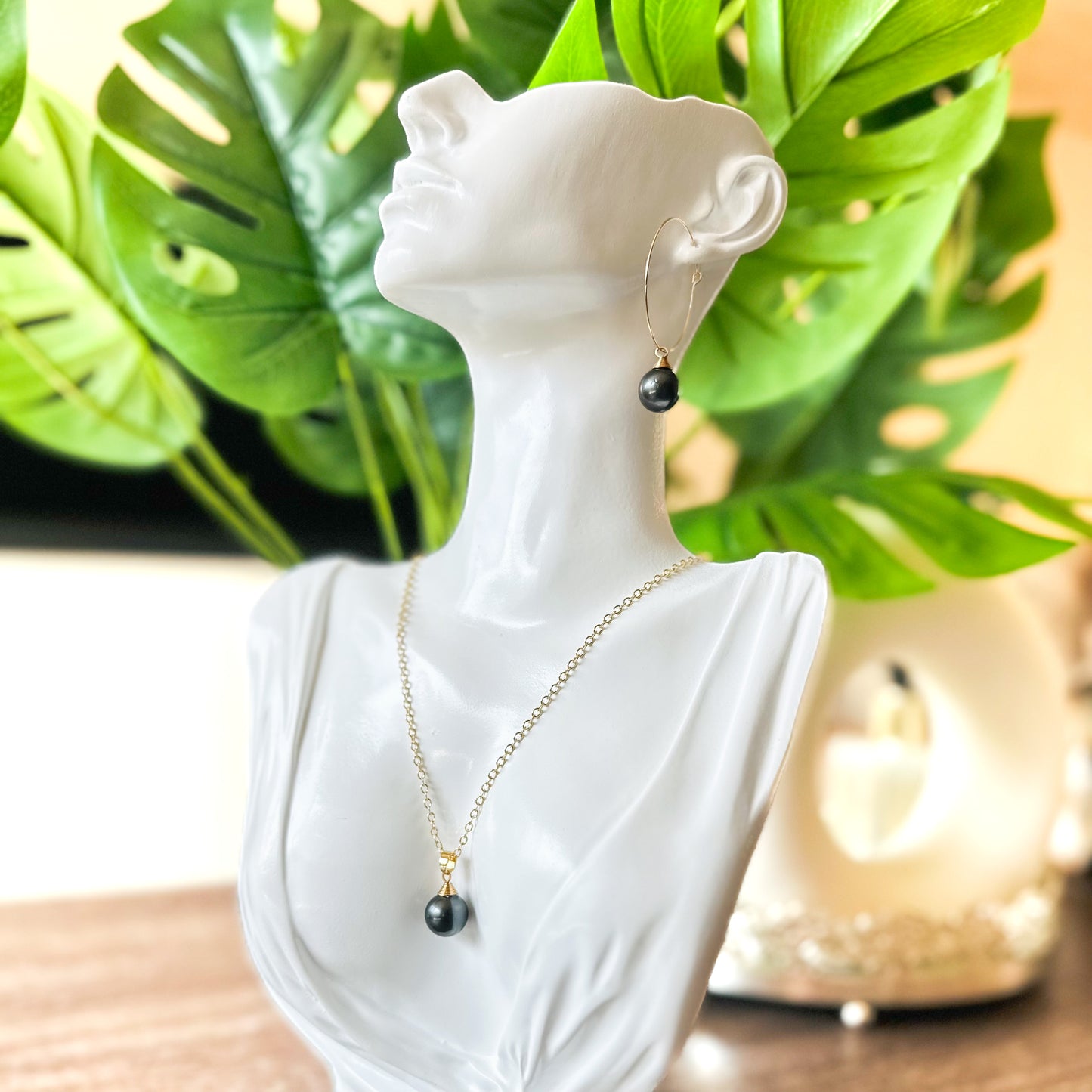 Tiresa Necklace Set